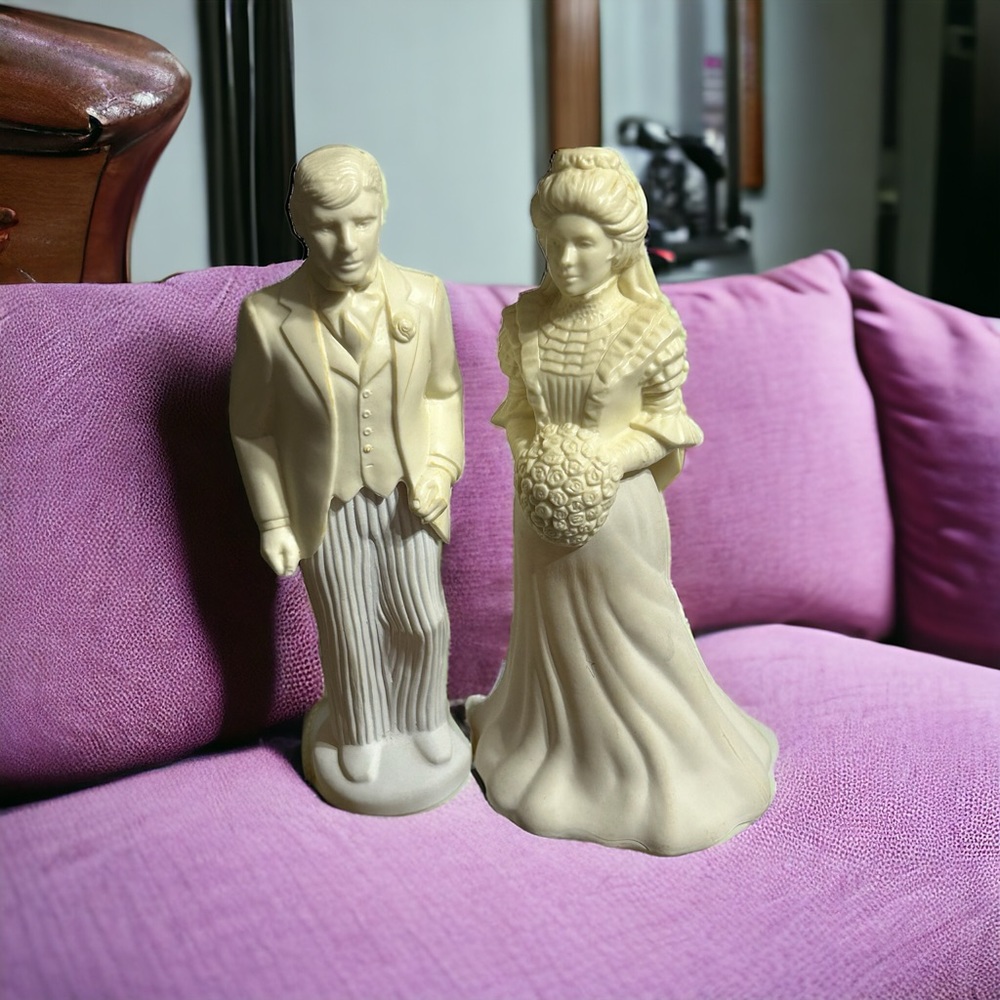 Vintage Avon Bridal Pair of Unforgettable Cologne Bottles Empty